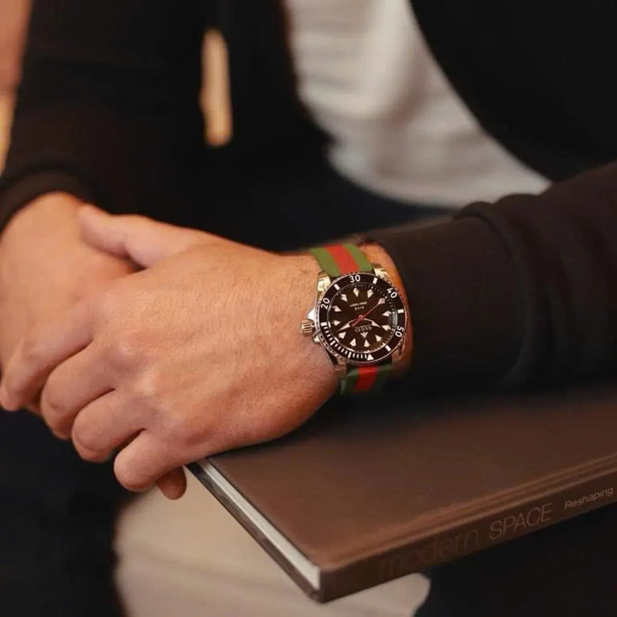 Gucci - Dive Automatic - YA136.349