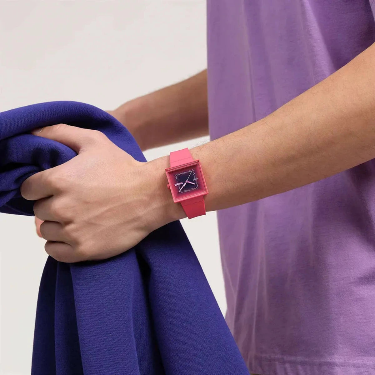 Swatch -  SQUARELY BERRY - SO34R700