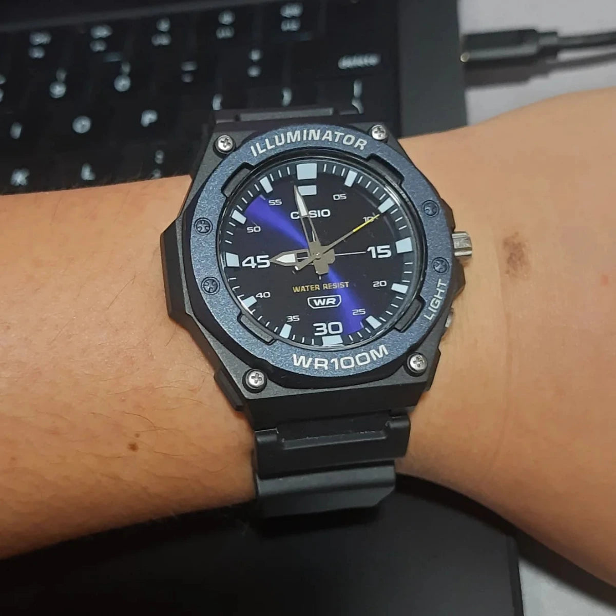 Orologio da uomo Casio Standard al quarzo casual Nero Quadrante MW-620H-1AV 100M Orologio da uomo Casio Standard al quarzo casual Nero Quadrante MW-620H-1AV 100M